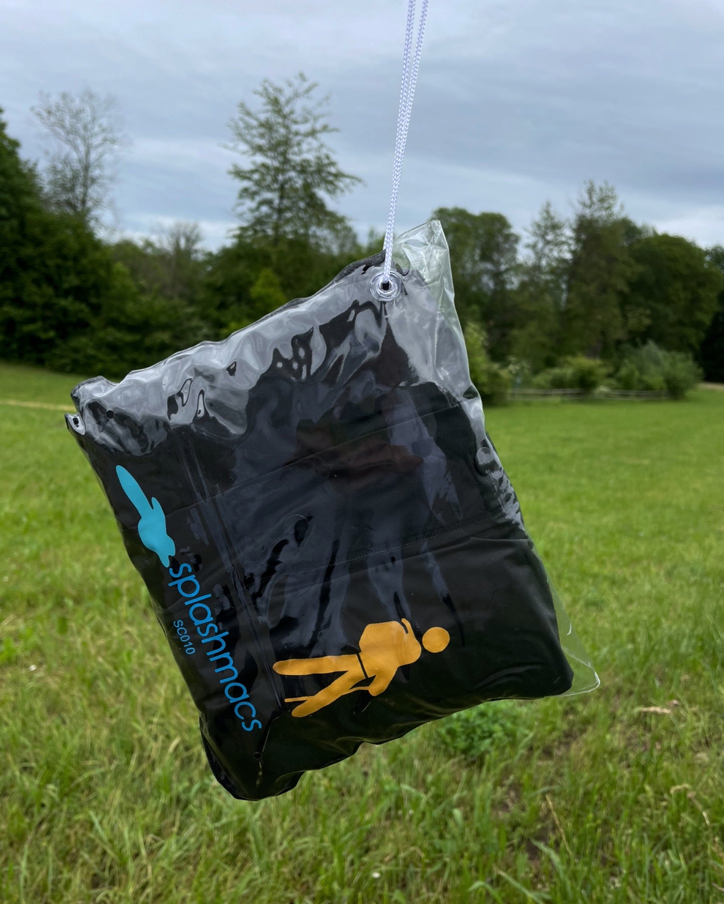 Regenponcho mit traditionellen Wandermännchen